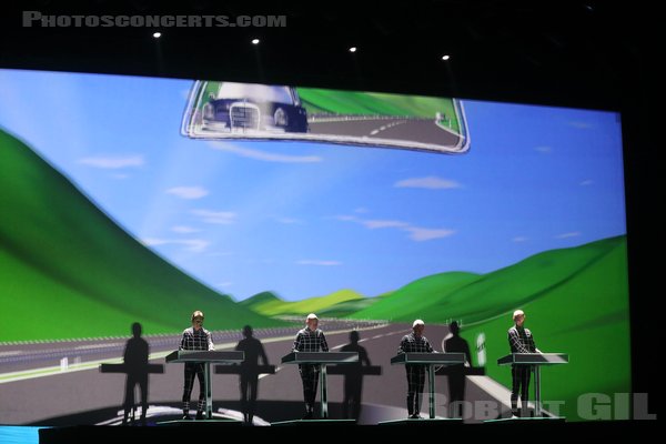 KRAFTWERK - 2022-08-26 - SAINT CLOUD - Domaine National - Scene de la Cascade - 